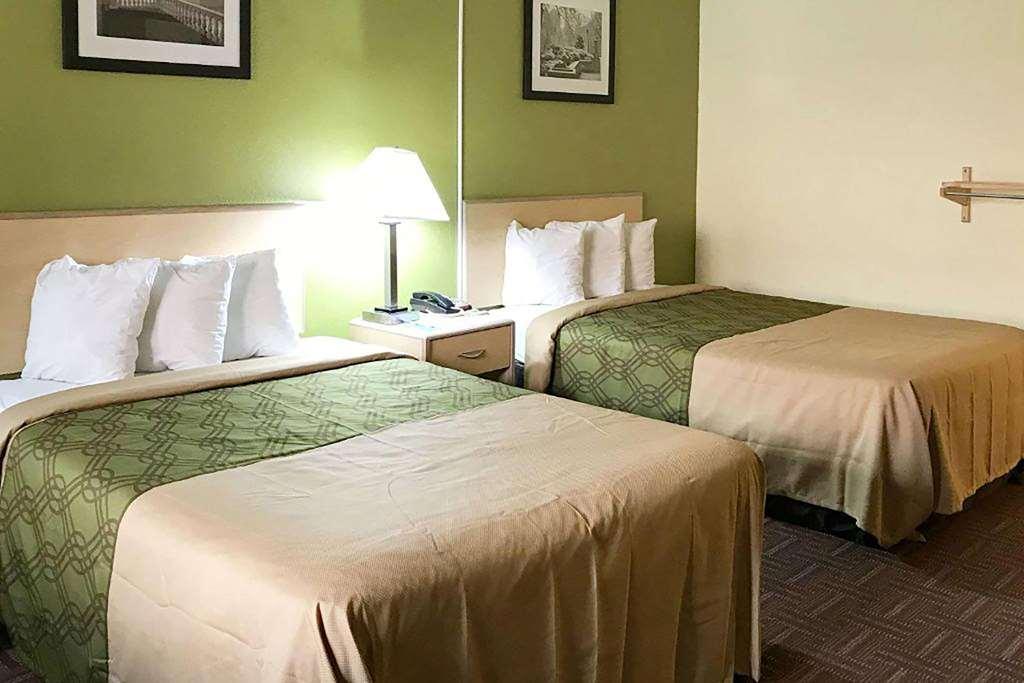 Super 8 By Wyndham Gloucester Gloucester City Quarto foto