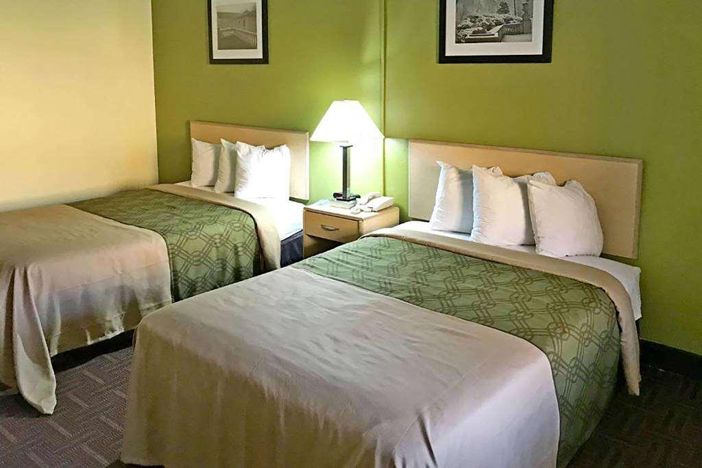 Super 8 By Wyndham Gloucester Gloucester City Quarto foto