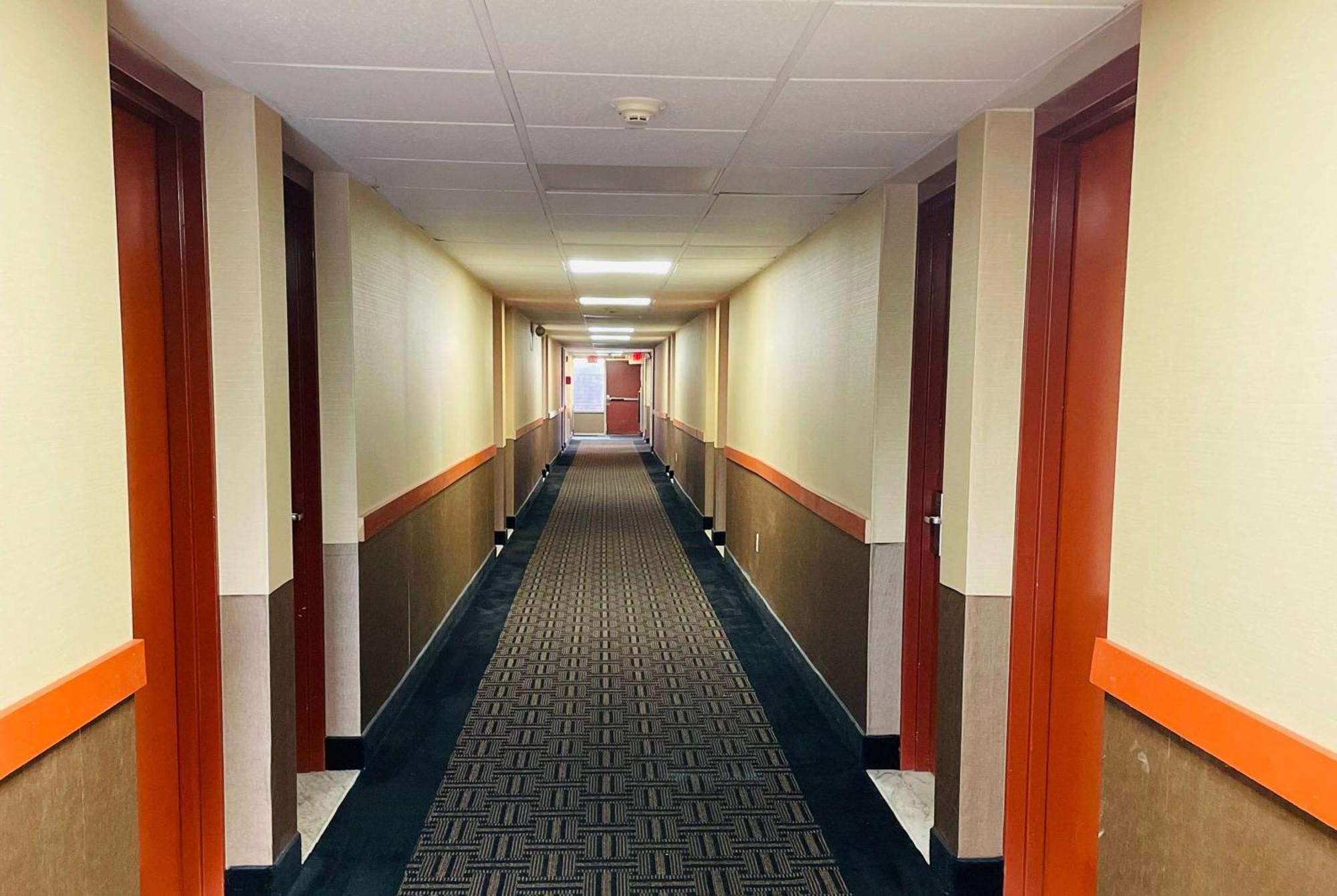 Super 8 By Wyndham Gloucester Gloucester City Exterior foto