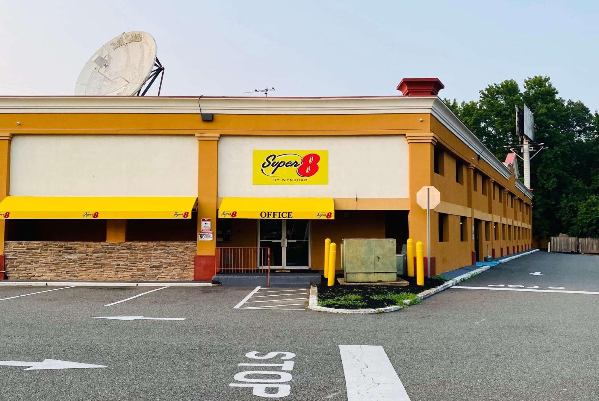 Super 8 By Wyndham Gloucester Gloucester City Exterior foto