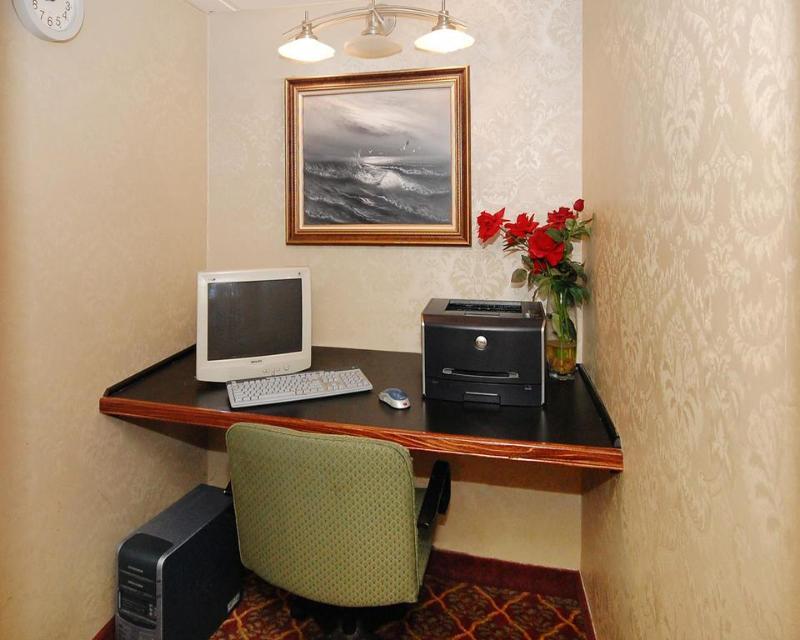 Super 8 By Wyndham Gloucester Gloucester City Exterior foto