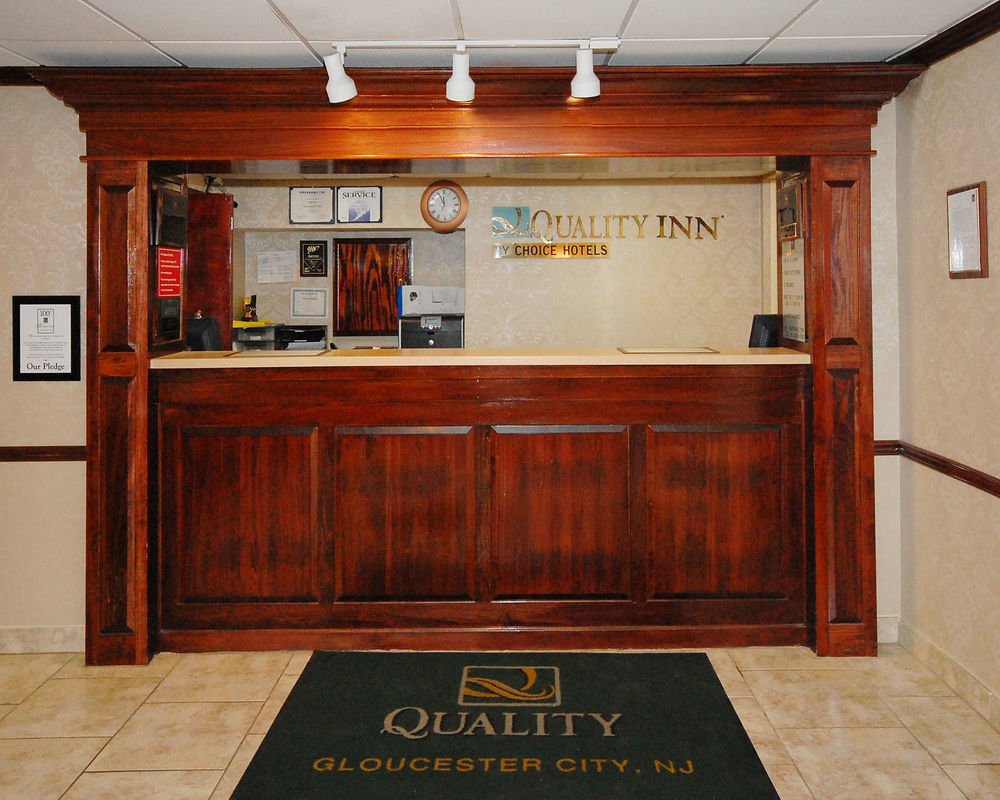 Super 8 By Wyndham Gloucester Gloucester City Exterior foto