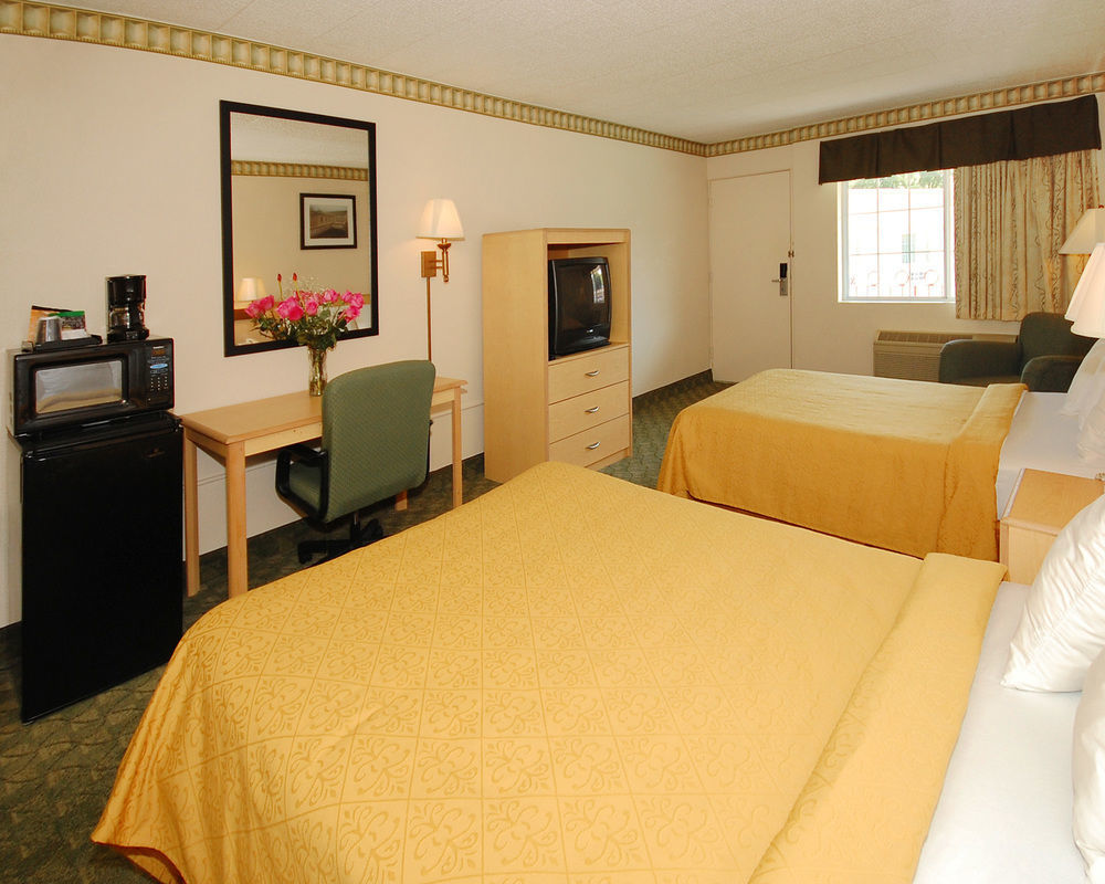 Super 8 By Wyndham Gloucester Gloucester City Exterior foto